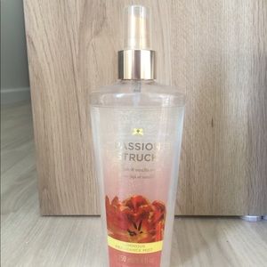 Victoria’s Secret Passion Struck Shimmer Body Spra